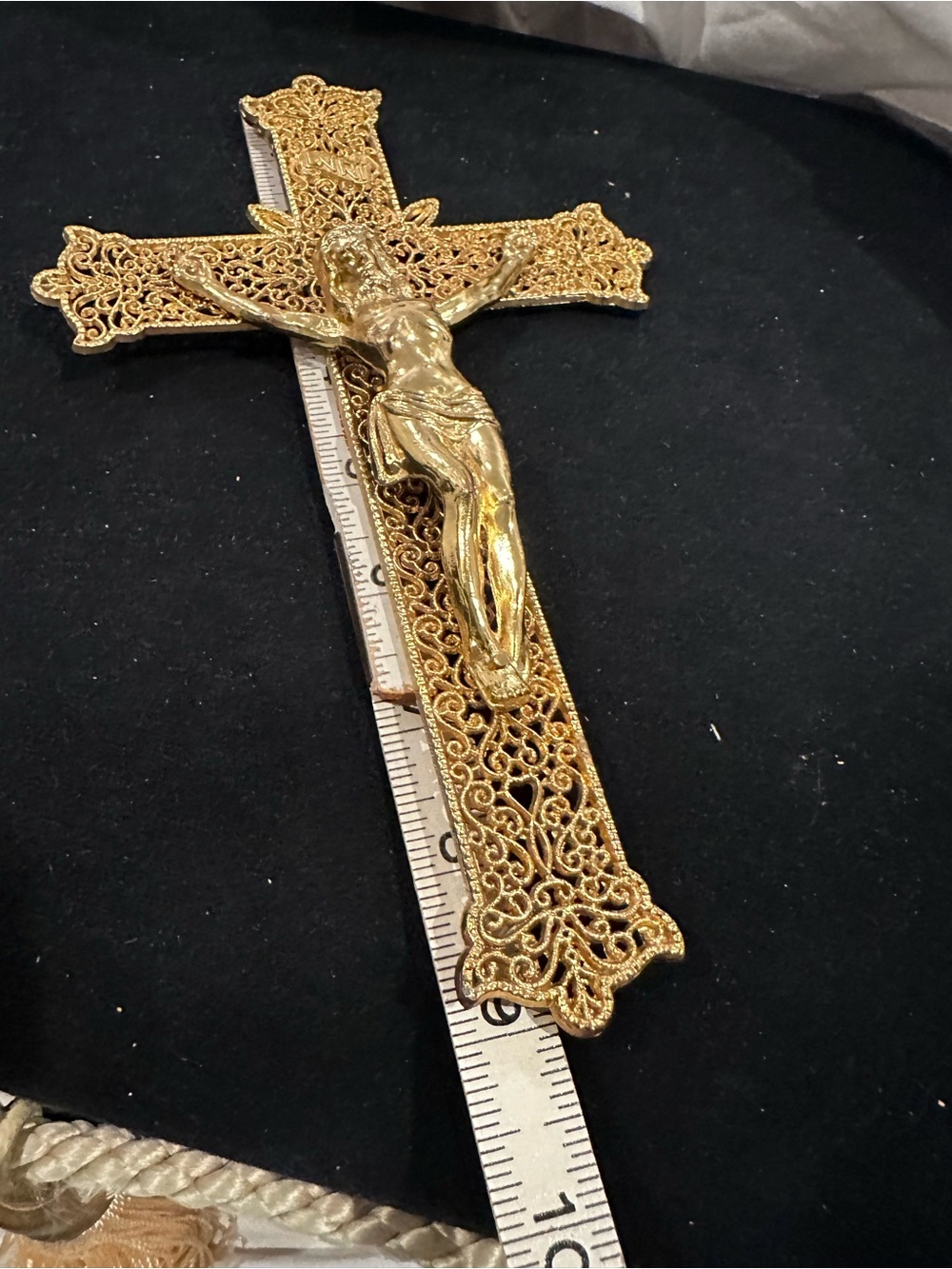 Vintage Ornate Filigree Wall Crucifix INRI Jesus On Cross - Picture 6 of 6